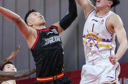 开云体育官方网站-深圳男篮队员表现不俗，表现出色