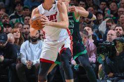 开云体育官方网站-关于雄鹿B队完胜爵士，乔治统治全场的信息