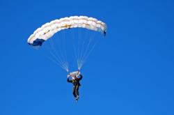 开云体育-赛道与球场，当F1争冠之夜遇见东契奇的稳定输出