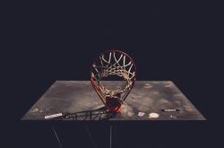 开云体育中国官网-灰熊逆袭映照竞技真谛，克莱破纪录诠释不朽传奇