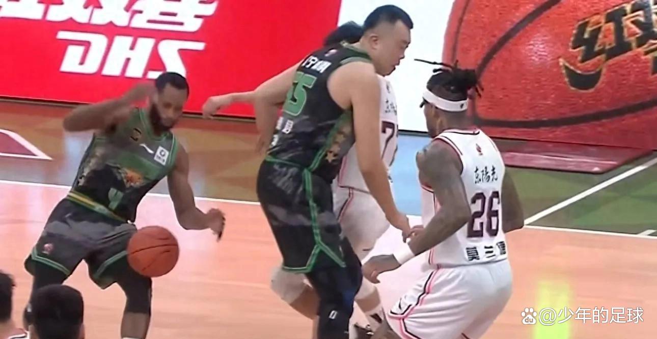 一场惊心动魄的篮球巅峰对决