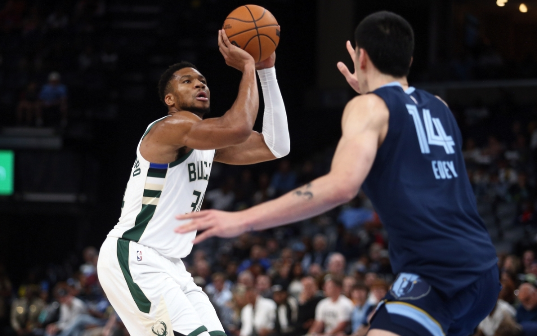 德国男篮完胜雄鹿，莫兰特爆发神勇