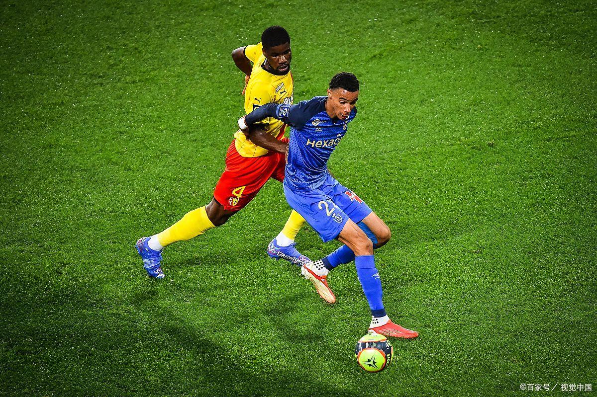 朗斯队在本轮比赛中赢得一场激烈胜利