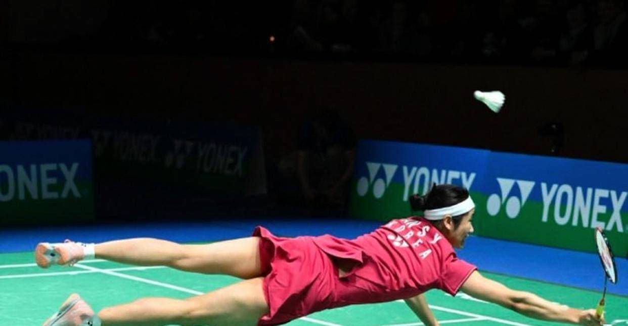 包含马来西亚羽毛球队强势丹麦羽毛球队，辛杜统治全场的词条