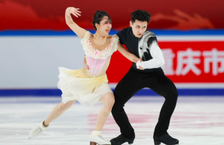 花样滑冰：中国选手携手晋级