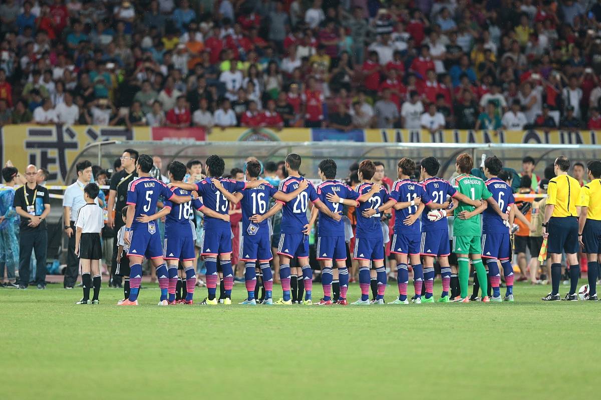 包含国内足球联赛顶尖豪强联袂奋战，实力较量惊心动魄的词条