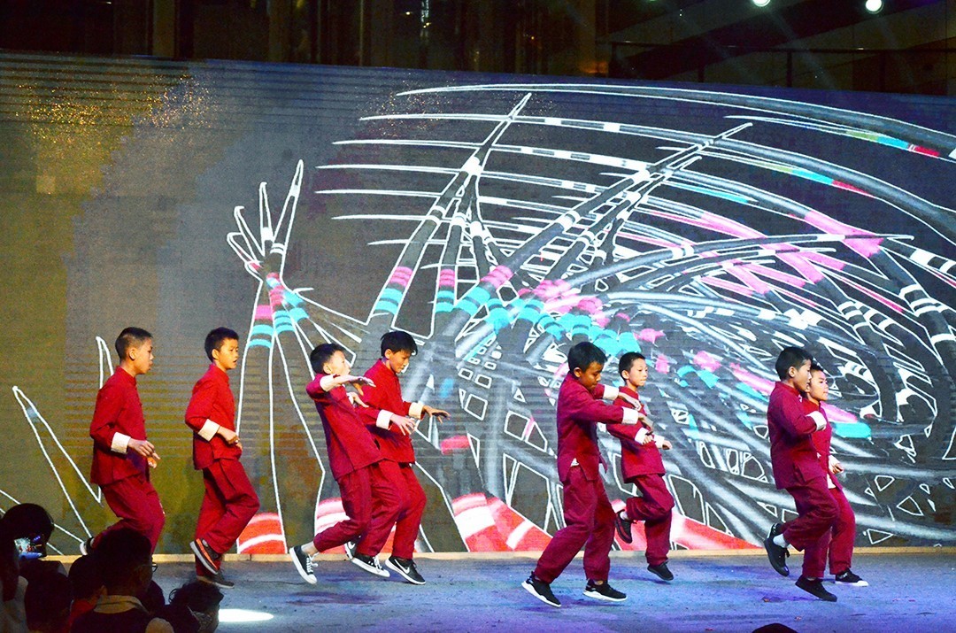 关于团体比赛紧张刺激，观众尖叫连连的信息