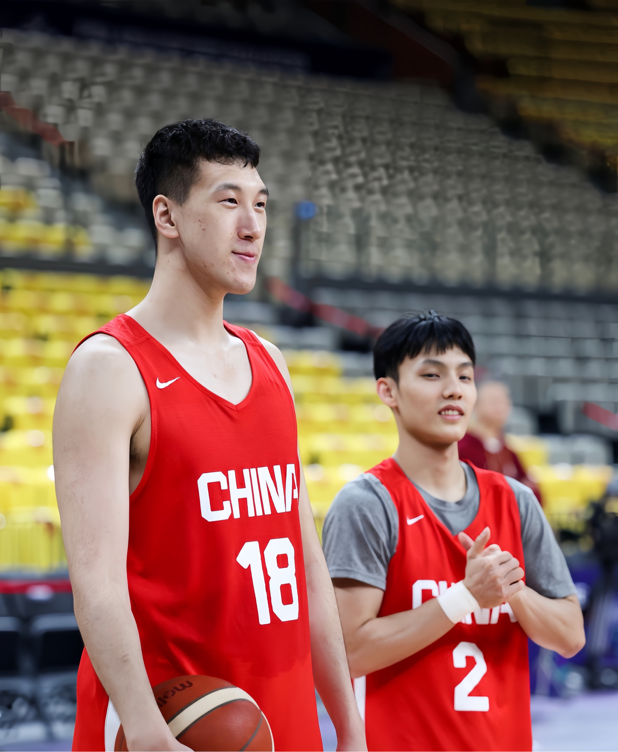 深圳男篮队员表现不俗，表现出色