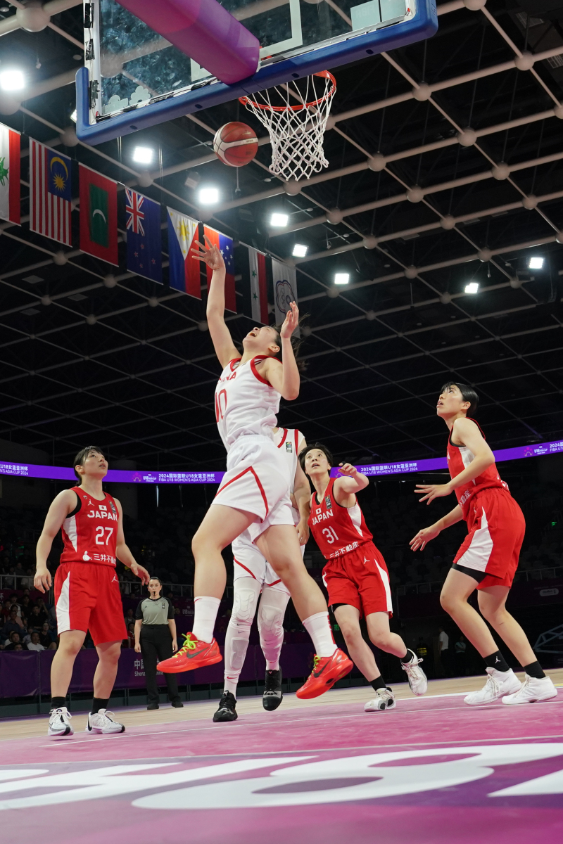 比赛中的惊心动魄瞬间,让球迷们欲罢不能 比赛中的惊心动魄瞬间,让球迷们欲罢不能