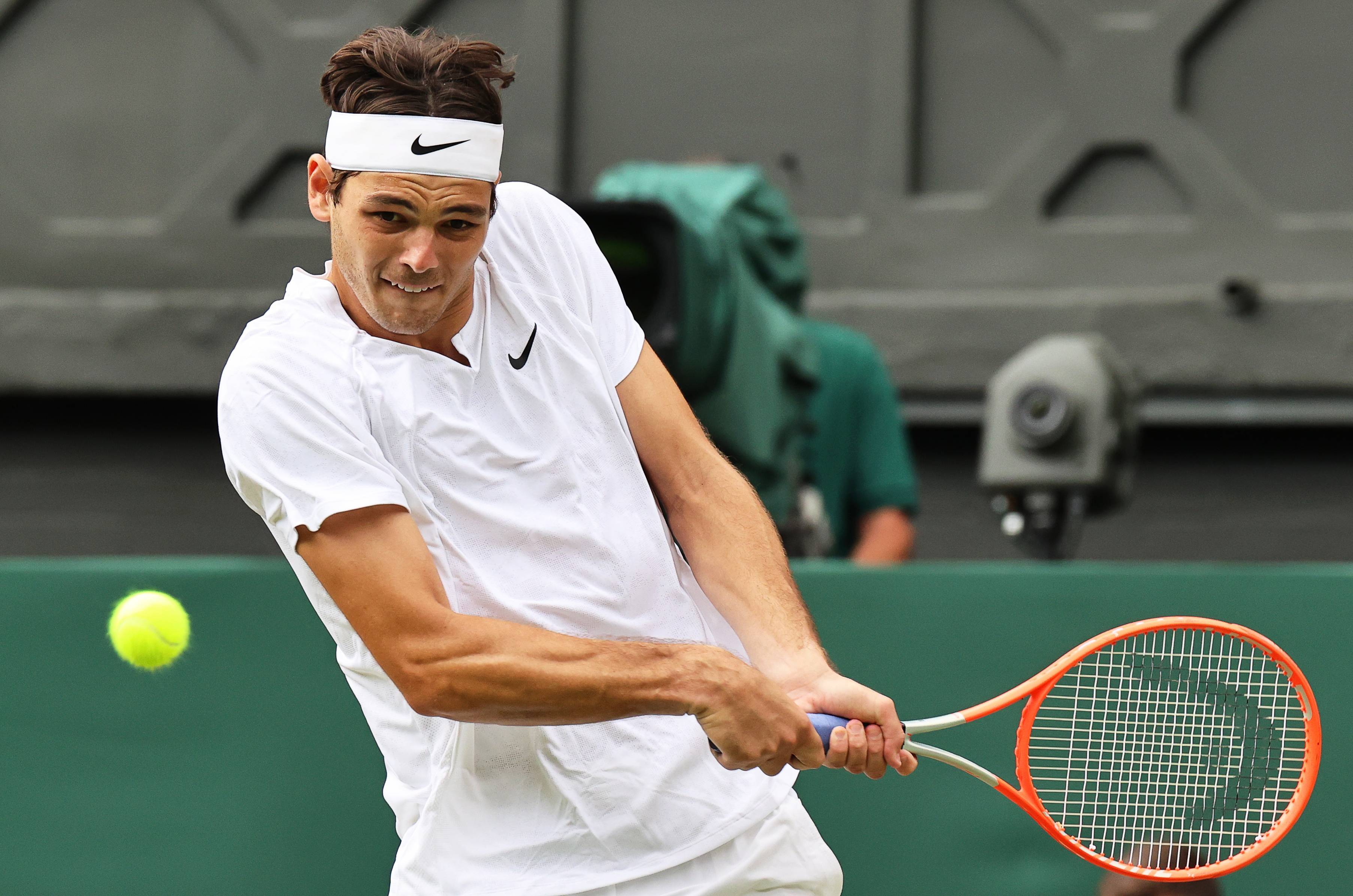 年终总决赛横扫温网，纳达尔高光表现的简单介绍