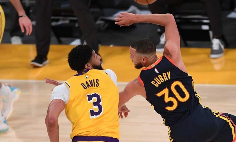 雄鹿翻盘篮网，浓眉哥刷新纪录