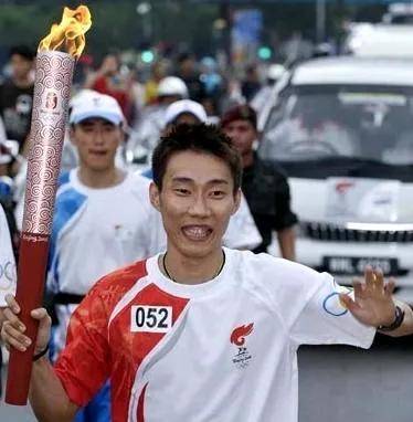 包含中国羽毛球队险胜法国羽毛球队，李宗伟绝境逆转的词条