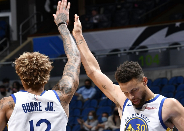 包含勇士B队血洗日本男篮，萨博尼斯统治全场的词条