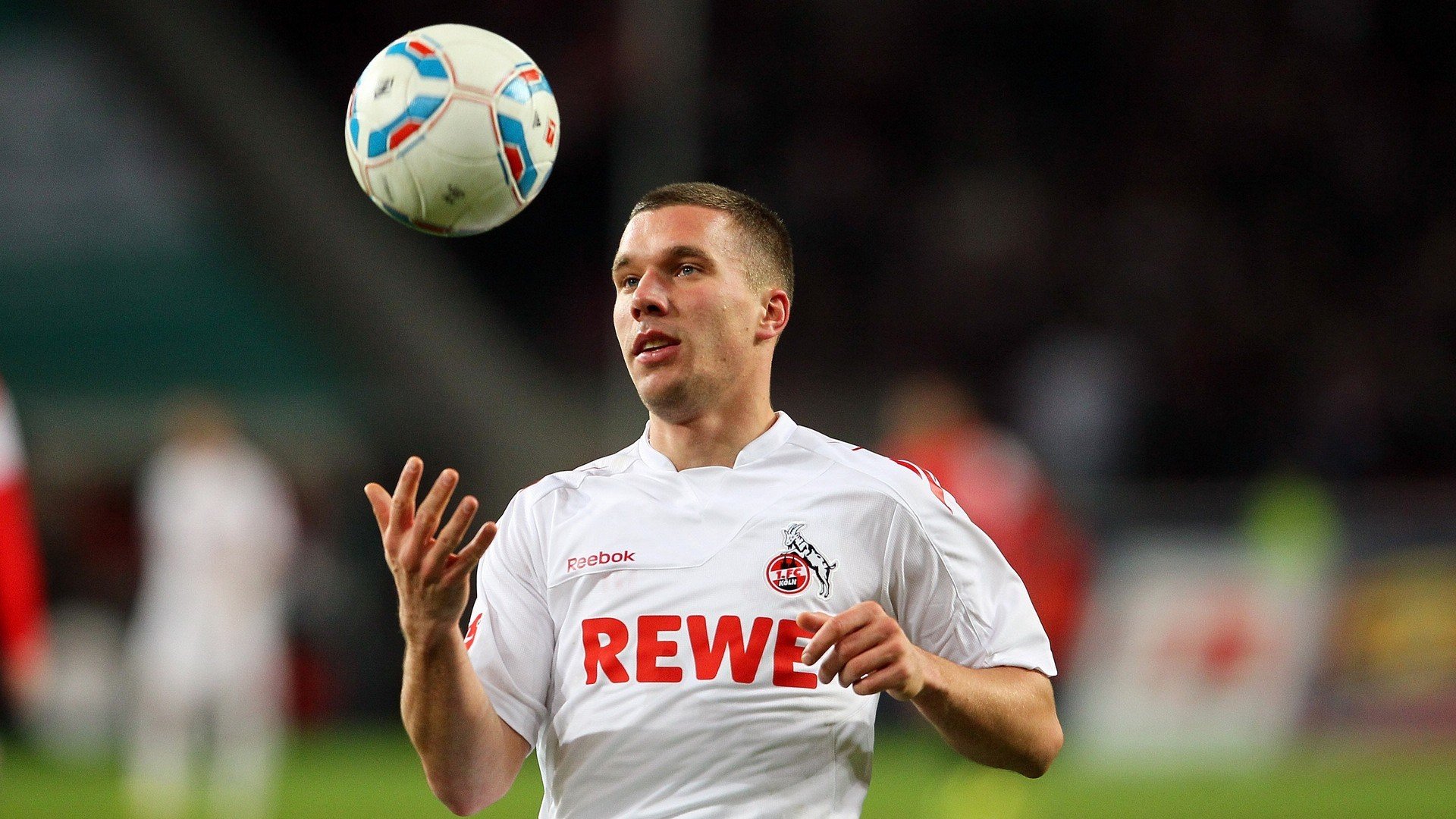 欧冠淘汰赛焦点战，巴黎粉碎爱尔兰，战术革命与意志的胜利