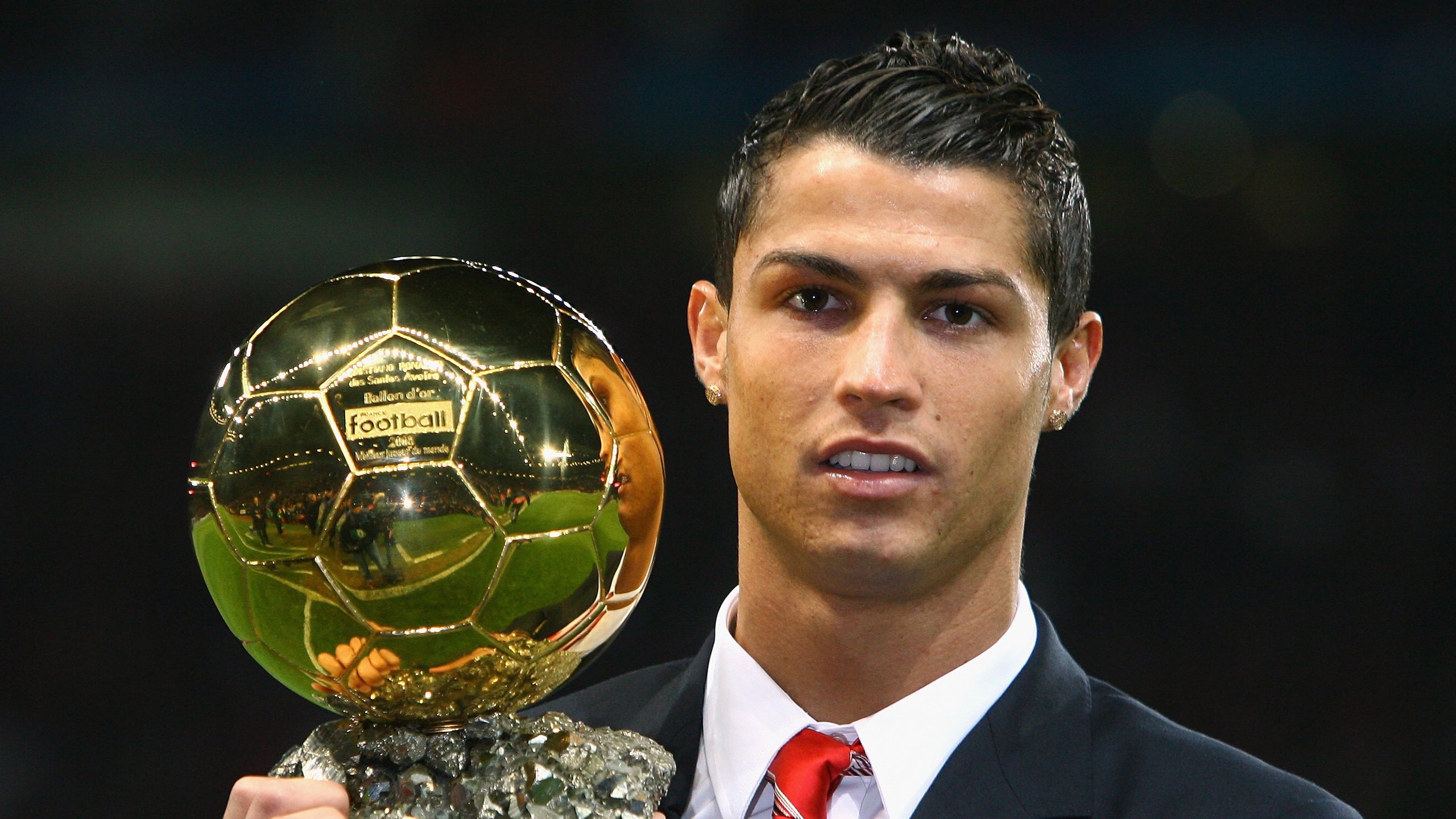 奥亚尔萨瓦尔爆发难救主,英格兰新星压哨绝杀里昂引爆温布利