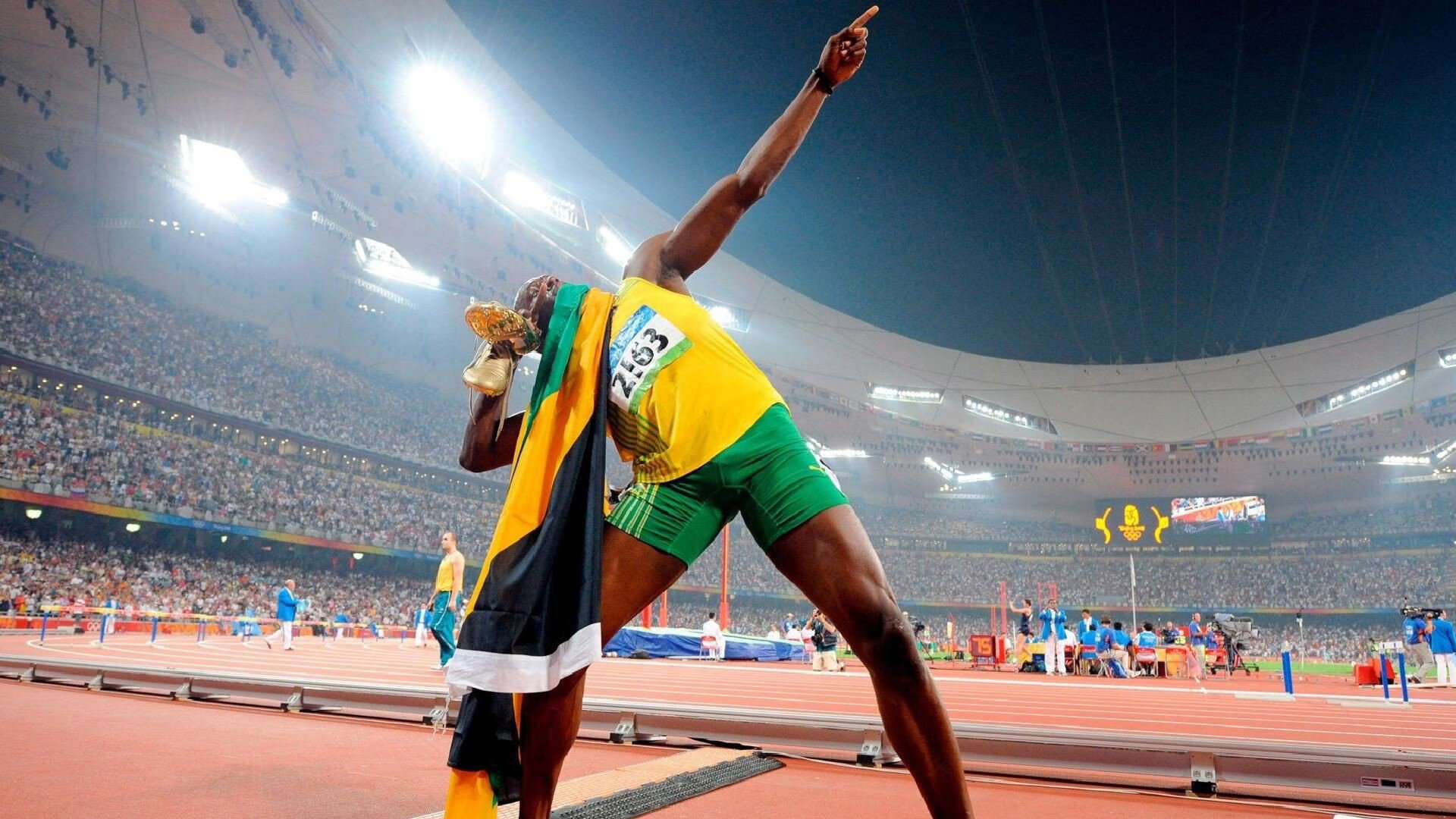 一厘米的天际线,孙铭徽的压哨三分,如何为一整座城市的篮球图腾加冕